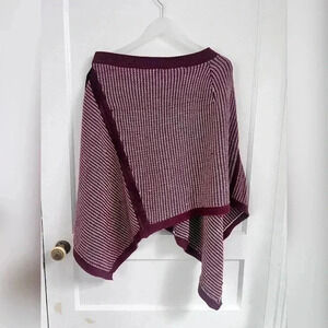 Lululemon On The Go Scarf Poncho
Merino Wool Bordeaux Drama OS